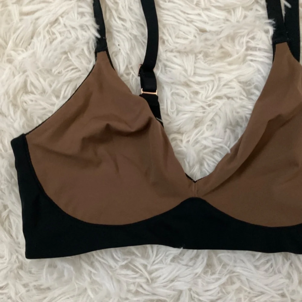 SPANX The Nudist Unlined Wireless Bra -‎ Black/Brown - Size 32B
